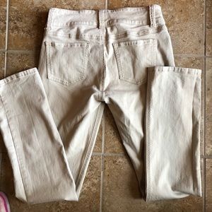 CAbi Jeans - CAbi women’s jeans 8. Tan khaki straight leg CAbi Jeans - CAbi women’s jeans 8. Tan khaki straight leg